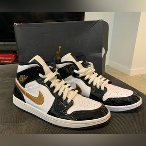 Air Jordan retro 1 mid “patent black white gold”